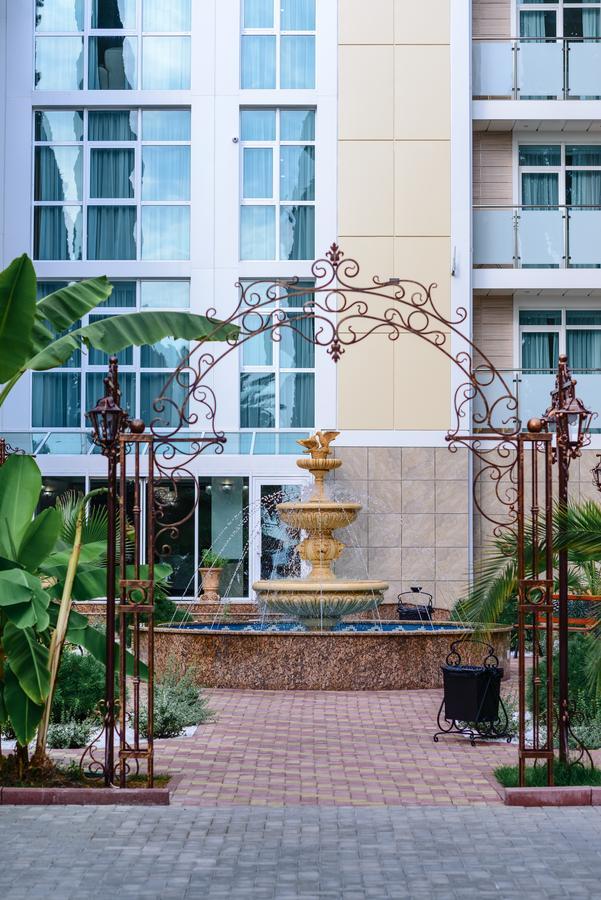 Hotel Cheluskintsev Гагра Екстериор снимка