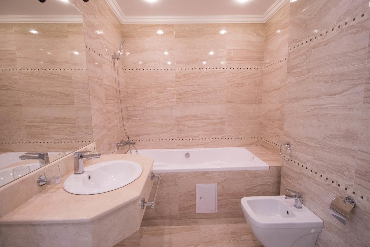 Hotel Cheluskintsev Гагра Екстериор снимка