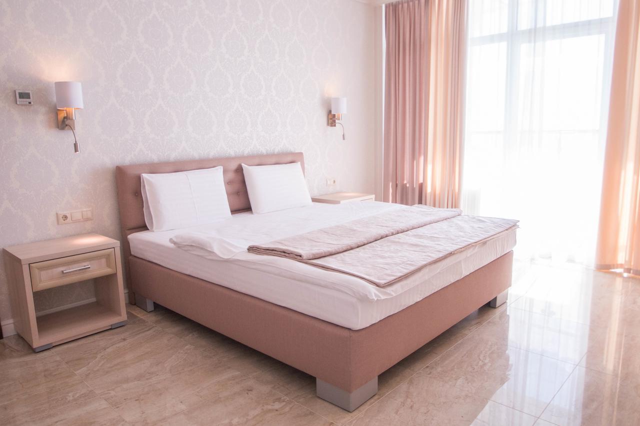 Hotel Cheluskintsev Гагра Екстериор снимка