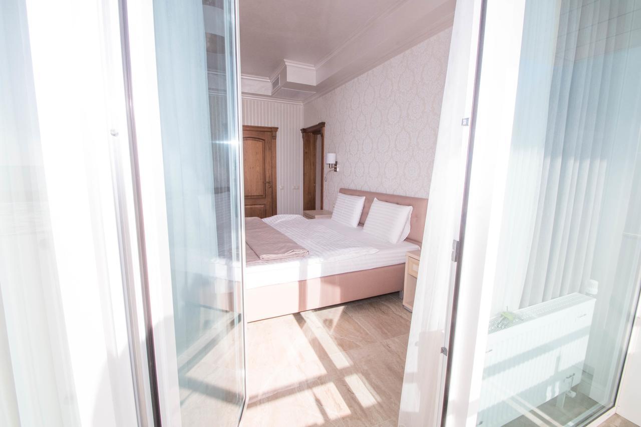 Hotel Cheluskintsev Гагра Екстериор снимка