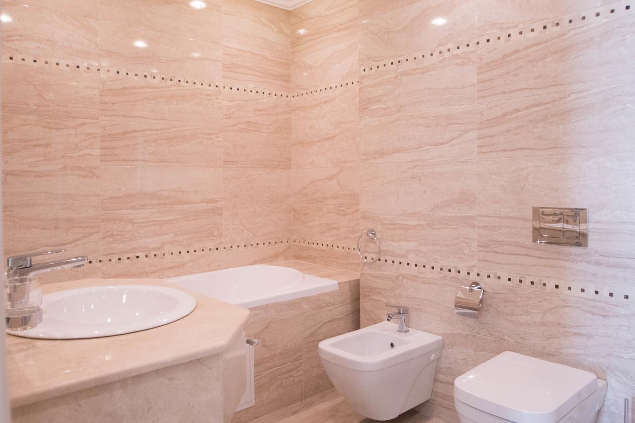 Hotel Cheluskintsev Гагра Екстериор снимка
