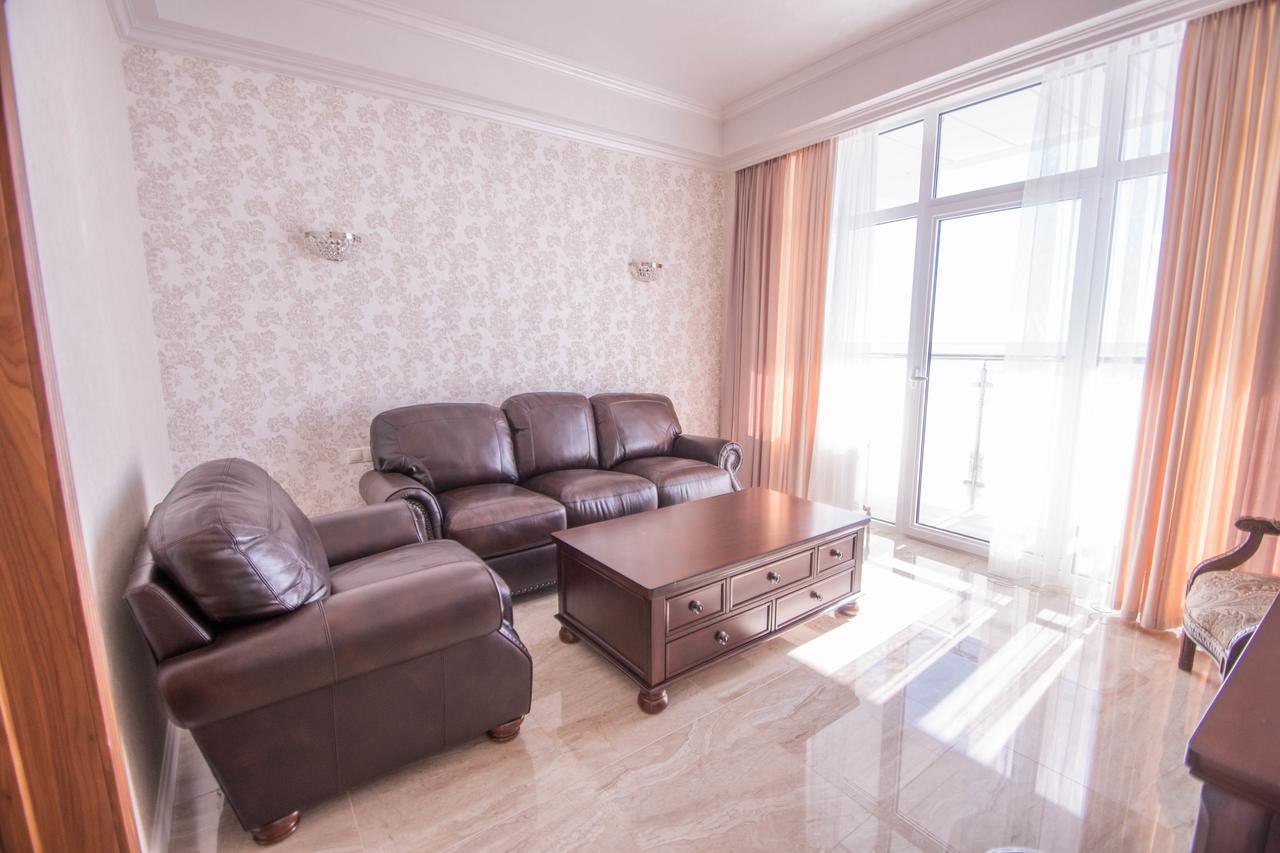 Hotel Cheluskintsev Гагра Екстериор снимка