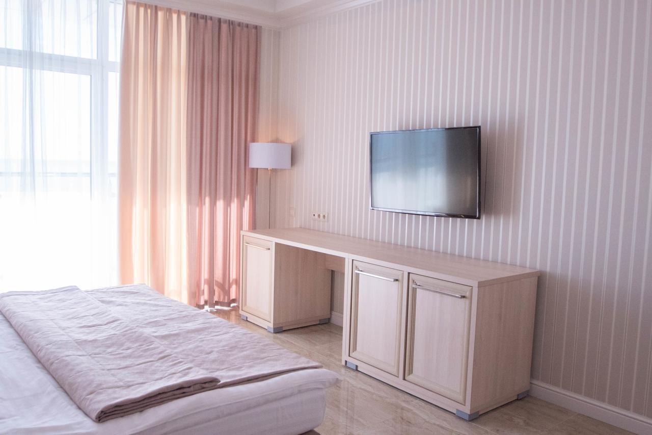 Hotel Cheluskintsev Гагра Екстериор снимка