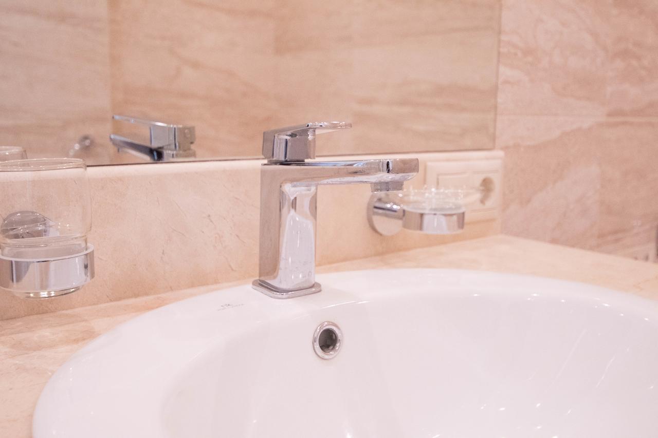 Hotel Cheluskintsev Гагра Екстериор снимка