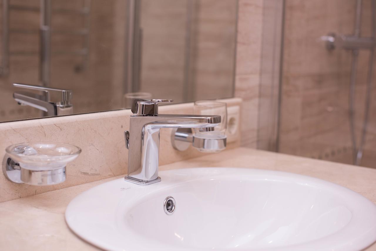 Hotel Cheluskintsev Гагра Екстериор снимка