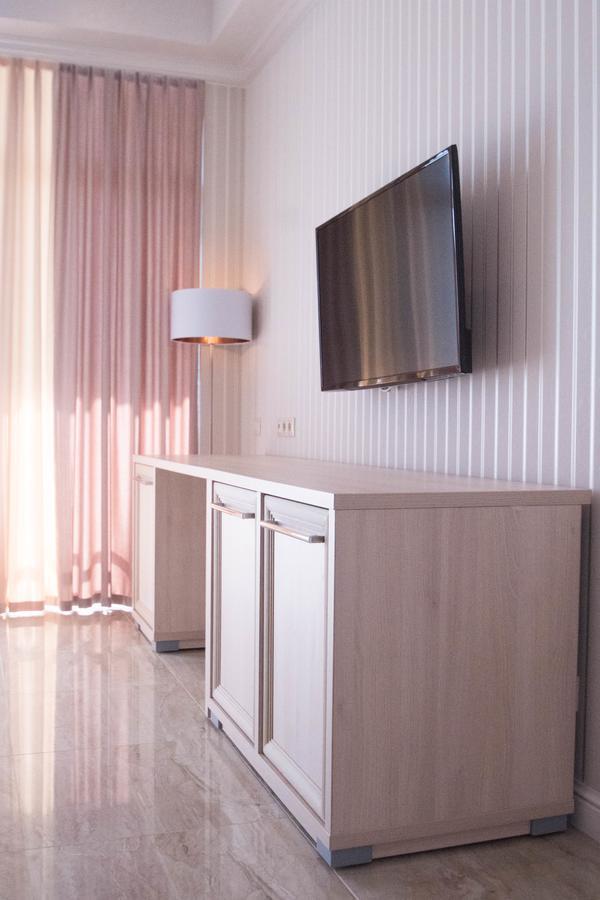 Hotel Cheluskintsev Гагра Екстериор снимка