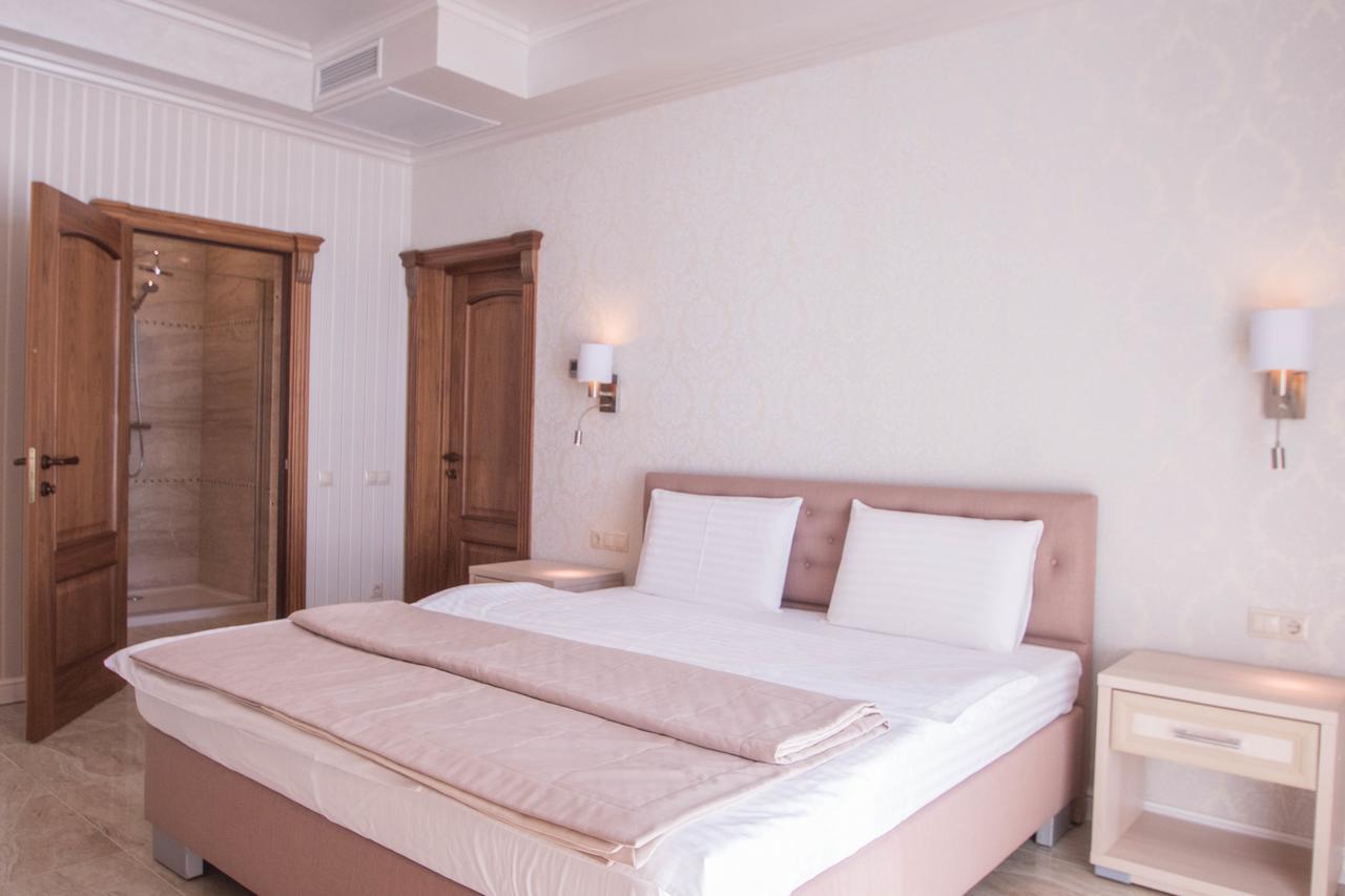 Hotel Cheluskintsev Гагра Екстериор снимка