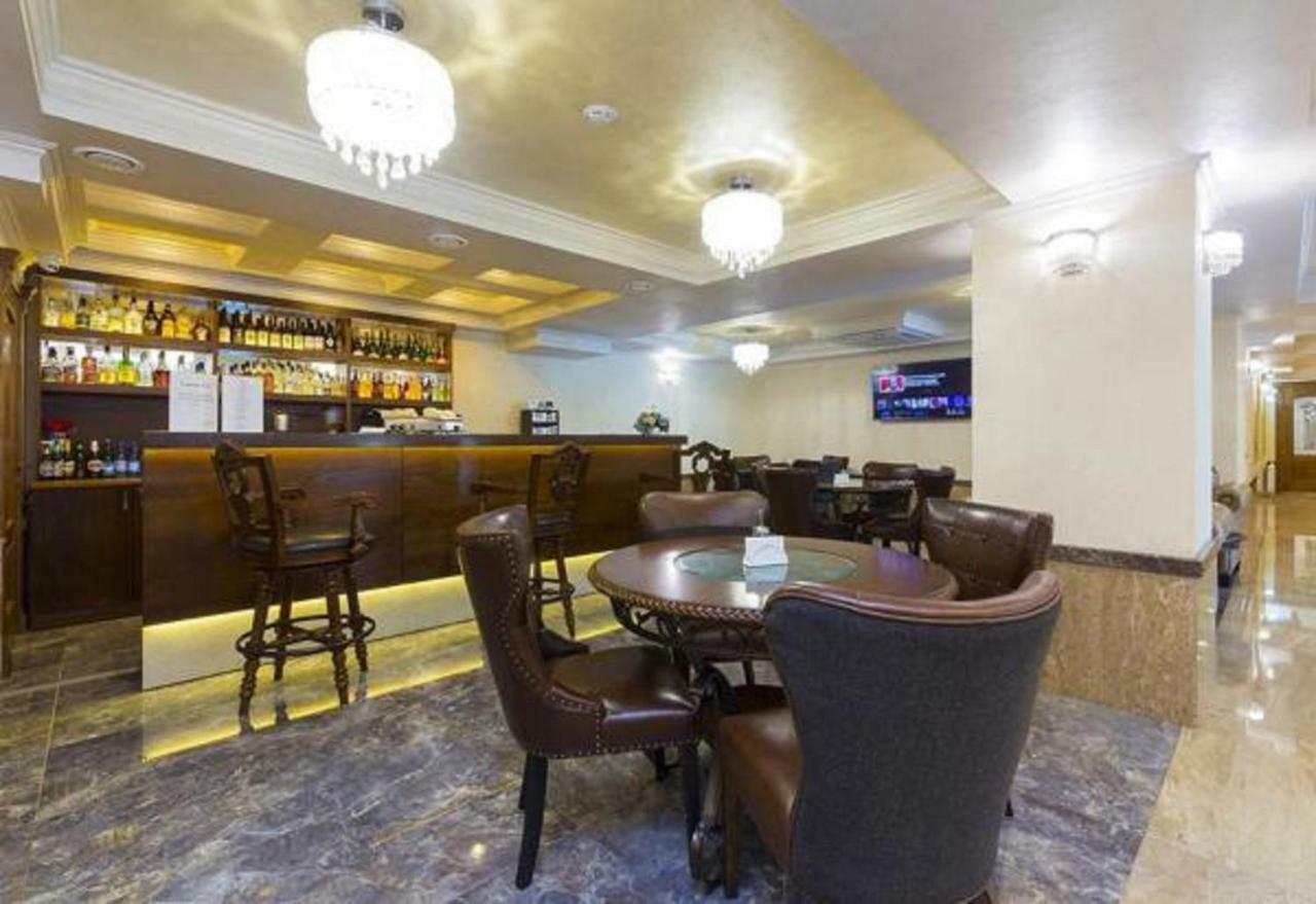 Hotel Cheluskintsev Гагра Екстериор снимка
