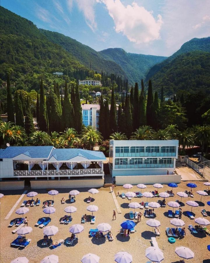 Hotel Cheluskintsev Гагра Екстериор снимка